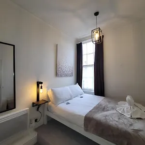 Sea Side Flat 3 With Fast Wifi And Free Parking Apartment
